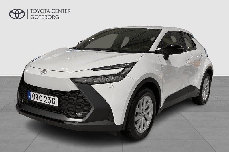 Vit Ny 2024 Toyota C-HR Active SUV | 379 900 kr (Marknadspris) - Bild 1/3