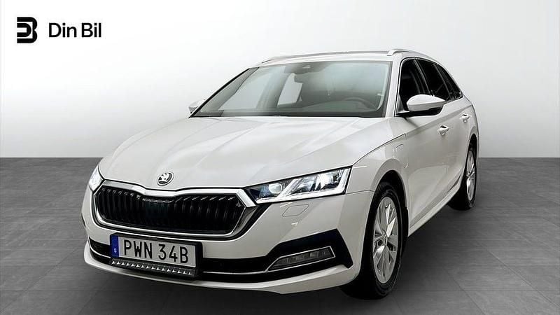 Candy white Begagnad 2024 Skoda Octavia Style Kombi | 314 900 kr (Superpris) - Bild 1/4