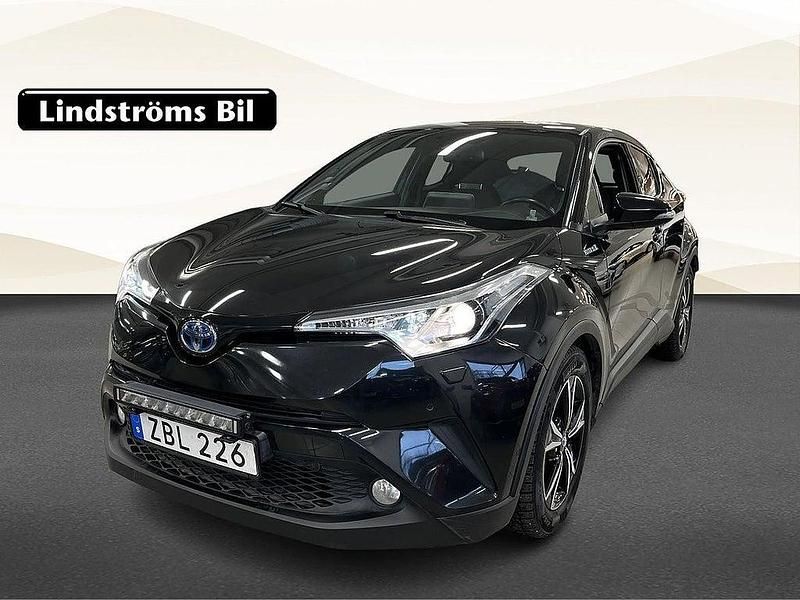 Svart Begagnad 2017 Toyota C-HR Executive SUV | 214 900 kr (Marknadspris) - Bild 1/3