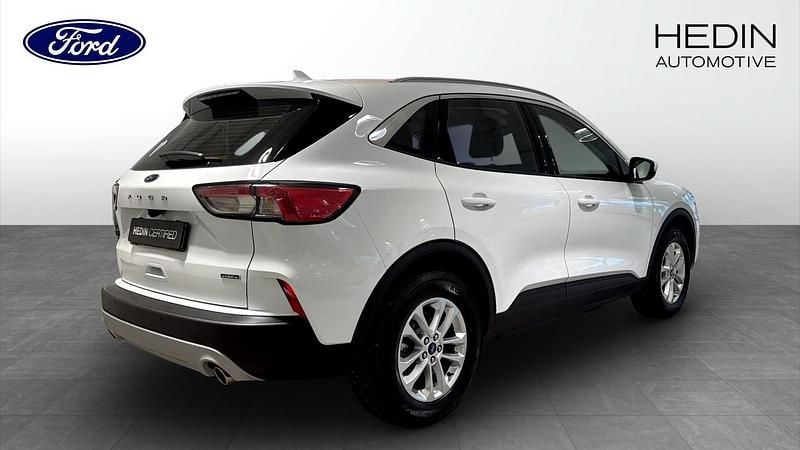 Begagnad Ford Kuga Titanium 224 HK (164 kW) 2023 Frozen white SUV