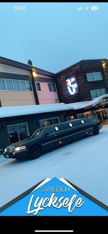 Svart Begagnad 2007 Lincoln Town Car Sedan | 90 000 kr - Bild 1/4