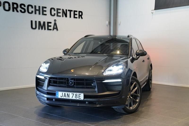 Grå Begagnad 2023 Porsche Macan GTS SUV | 995 000 kr - Bild 1/4
