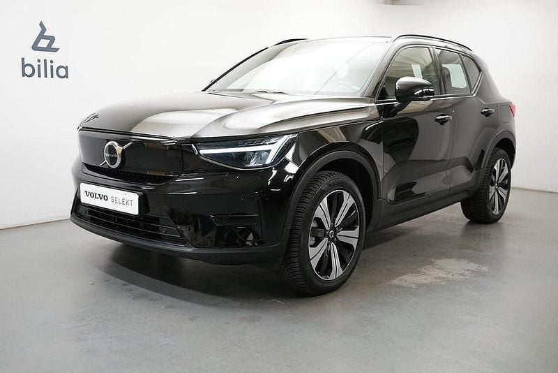 Svart Begagnad 2022 Volvo XC40 Core SUV | 369 900 kr - Bild 1/3
