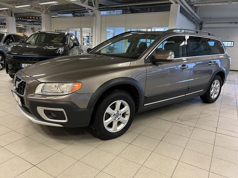 Grå Begagnad 2008 Volvo XC70 Summum SUV | 99 500 kr (Lite dyr) - Bild 1/4