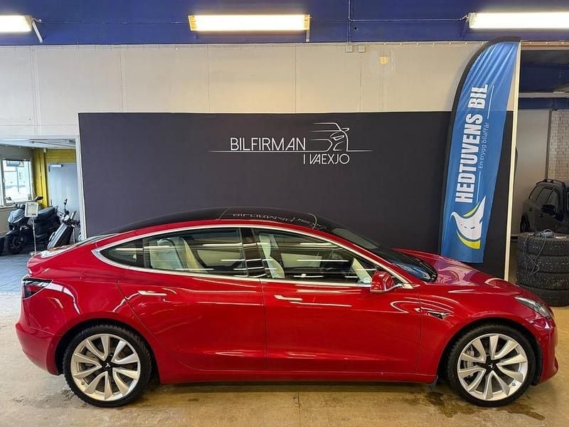 Begagnad Tesla Model 3 Long Range AWD 339 kW (462 HK) 2019 Röd Sedan