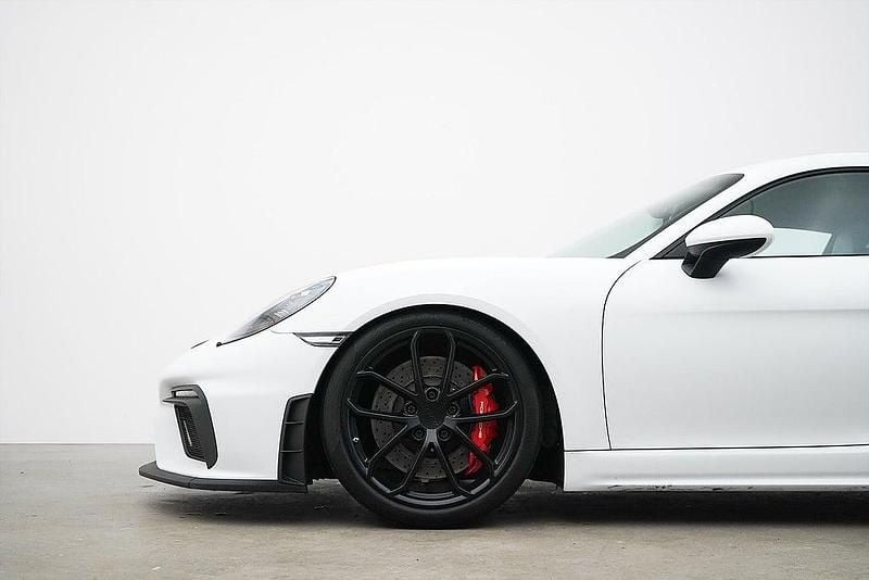 Begagnad Porsche 718 Cayman GT4 420 HK (308 kW) 2020 Vit Sportkupé