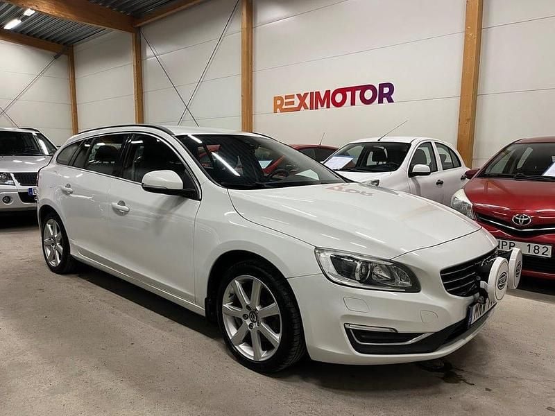 Begagnad Volvo V60 Momentum 150 HK (110 kW) 2016 Vit Kombi