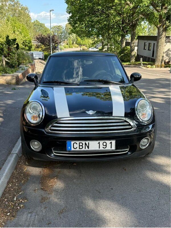 Svart Begagnad 2007 Mini Cooper Pepper Halvkombi | 42 900 kr (Marknadspris) - Bild 1/4