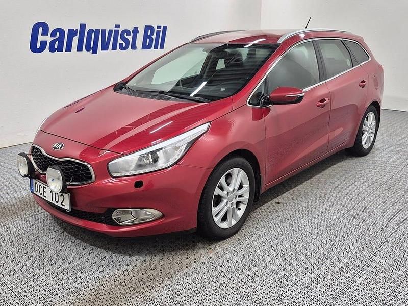 Röd metallic Begagnad 2014 Kia Ceed Comfort Halvkombi | 69 000 kr (Lite dyr) - Bild 1/4