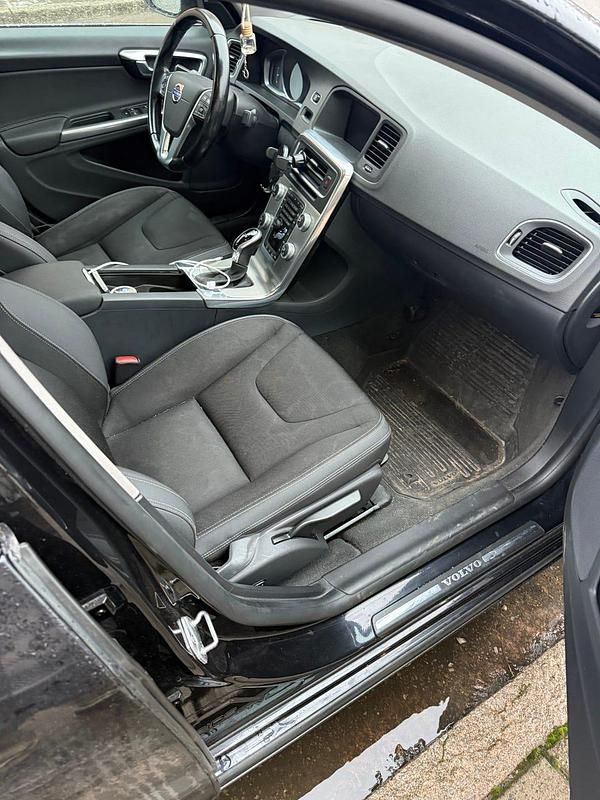 Begagnad Volvo S60 181 HK (133 kW) 2015 Super fin svart volvo Sedan