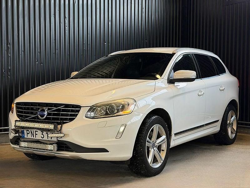 Vit Begagnad 2014 Volvo XC60 Summum SUV | 126 900 kr (Bra pris) - Bild 1/4