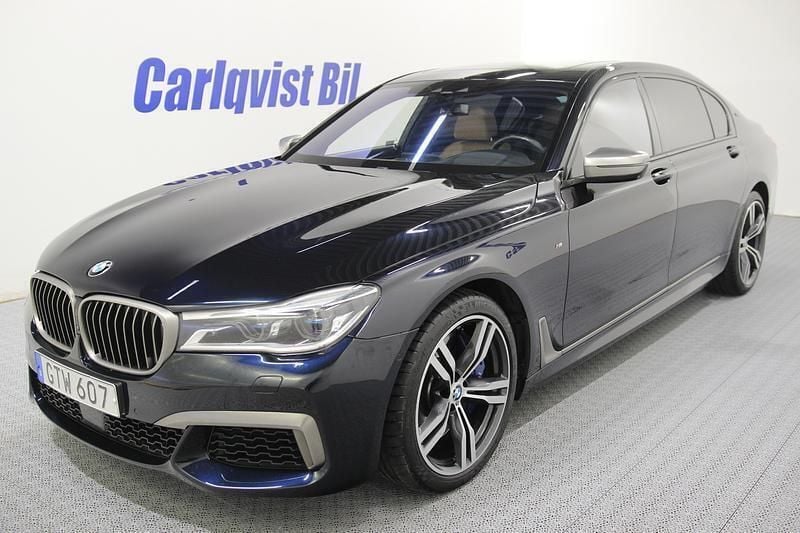 Azuritsvart metallic Begagnad 2018 BMW M760 M Sport Sedan | 489 000 kr - Bild 1/4