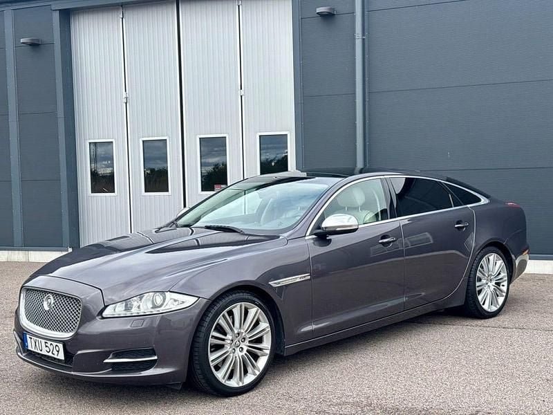 Begagnad Jaguar XJ 385 HK (283 kW) 2010 Mörkgrå Sedan