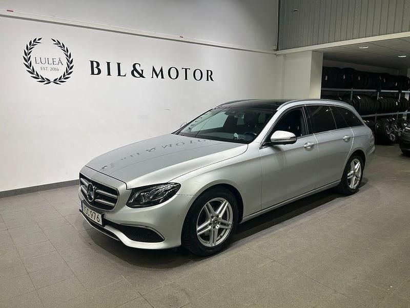 Silver Begagnad 2018 Mercedes E220 Kombi | 329 900 kr (Marknadspris) - Bild 1/4