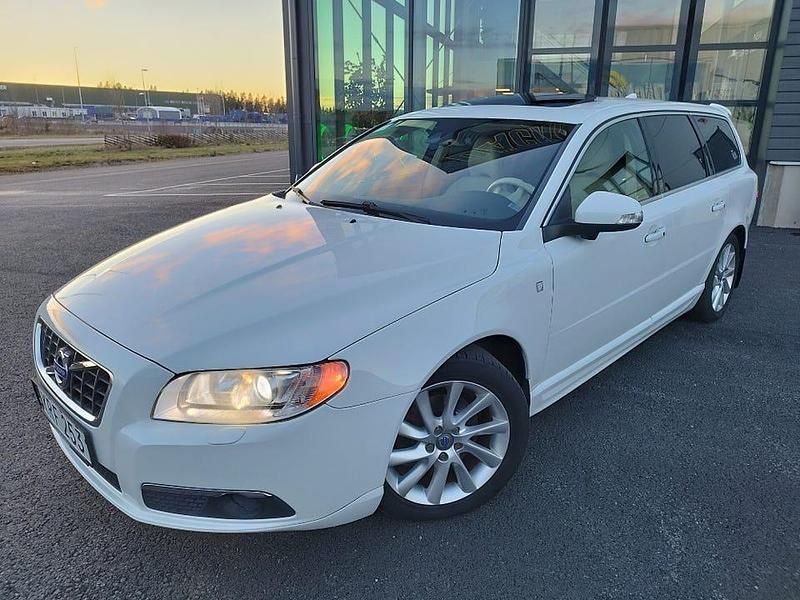 Ice white Begagnad 2011 Volvo V70 Executive Kombi | 34 900 kr (Superpris) - Bild 1/4