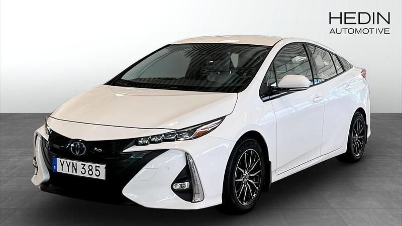 Vit (white) Begagnad 2017 Toyota Prius Halvkombi | 209 900 kr - Bild 1/4