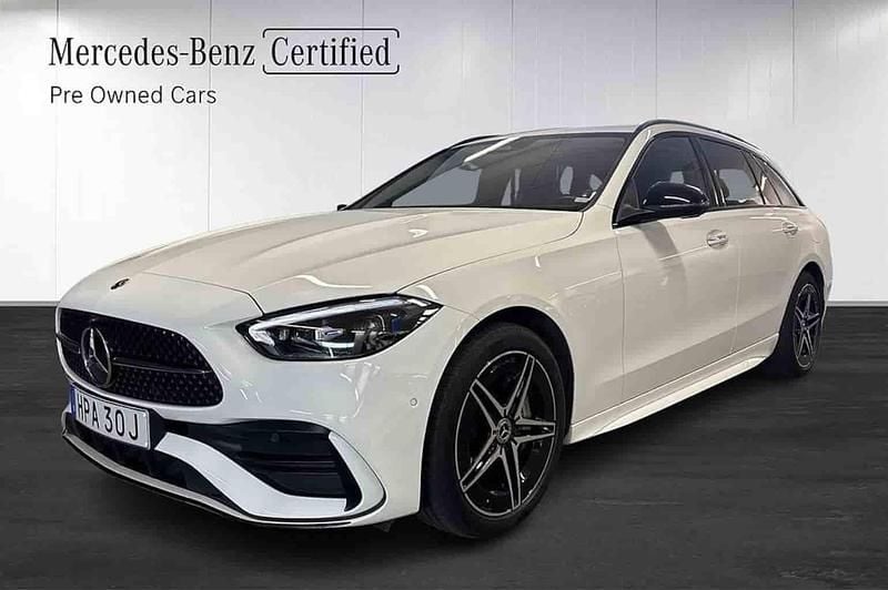 Vit Begagnad 2024 Mercedes C300e AMG Kombi | 489 000 kr (Superpris) - Bild 1/1