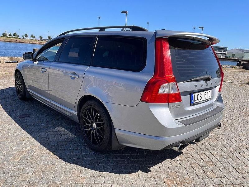 Begagnad Volvo V70 R-Design 231 HK (169 kW) 2010 Silver Kombi