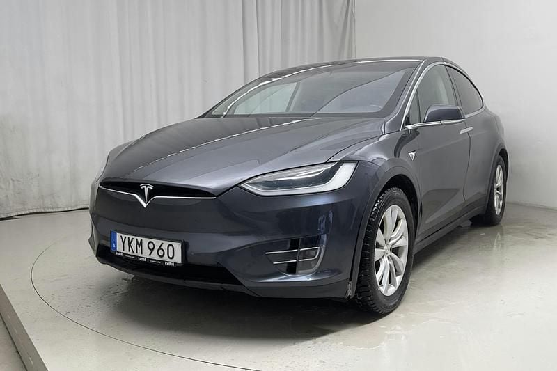 Grå Begagnad 2017 Tesla Model X SUV | 310 000 kr (Marknadspris) - Bild 1/4