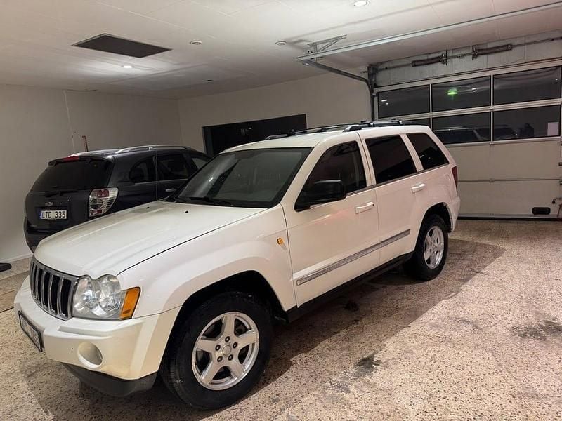 Vit Begagnad 2006 Jeep Grand Cherokee SUV | 74 900 kr - Bild 1/4