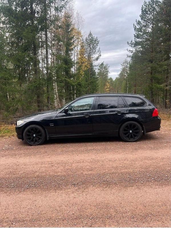 Begagnad 2012 BMW 320 Kombi | 85 000 kr (Bra pris) - Bild 1/4