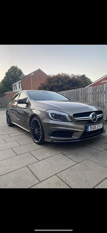 Grå Begagnad 2014 Mercedes A45 AMG AMG Halvkombi | 209 000 kr (Bra pris) - Bild 1/4