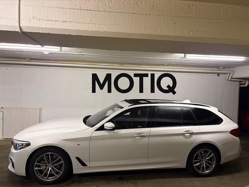 Vit Begagnad 2018 BMW 530 M Sport Kombi | 259 900 kr (Superpris) - Bild 1/4