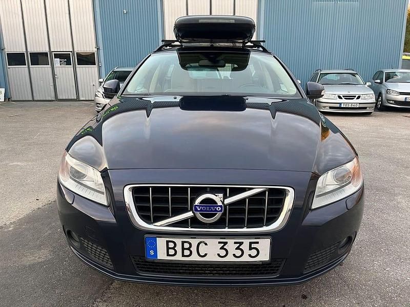 Begagnad Volvo V70 Momentum 163 HK (119 kW) 2011 Blå (blå metallic) Kombi