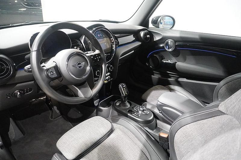 Begagnad Mini Cooper Essential 135 kW (184 HK) 2022 Grå Halvkombi