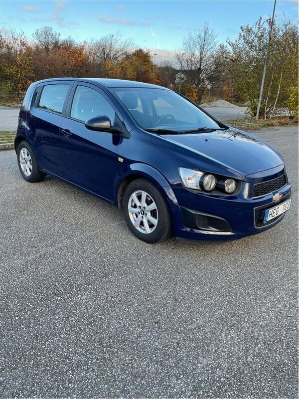 Blå Begagnad 2013 Chevrolet Aveo Halvkombi | 29 000 kr (Marknadspris) - Bild 1/4