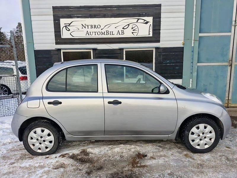 Begagnad Nissan Micra 65 HK (47 kW) 2005 Silver Halvkombi