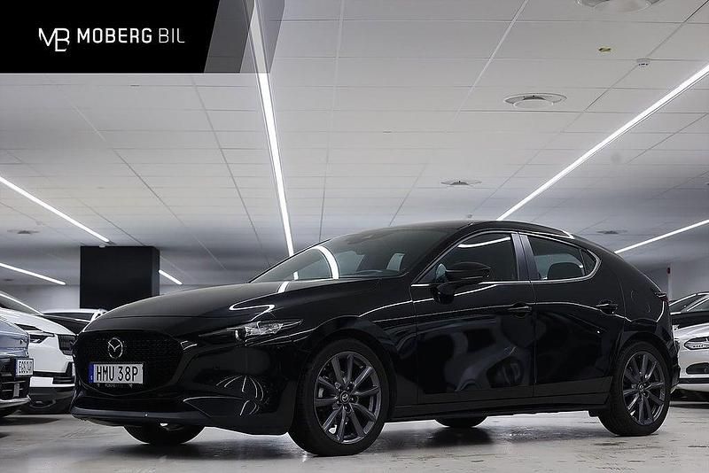 Svart Begagnad 2021 Mazda 3 Halvkombi | 229 900 kr (Marknadspris) - Bild 1/2