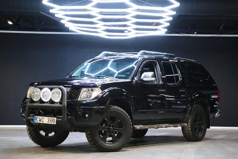 Svart Begagnad 2008 Nissan Navara Pickup | 104 900 kr (Dyr) - Bild 1/4
