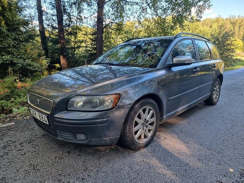 Blå Begagnad 2006 Volvo V50 Kinetic Kombi | 38 900 kr (Lite dyr) - Bild 1/4