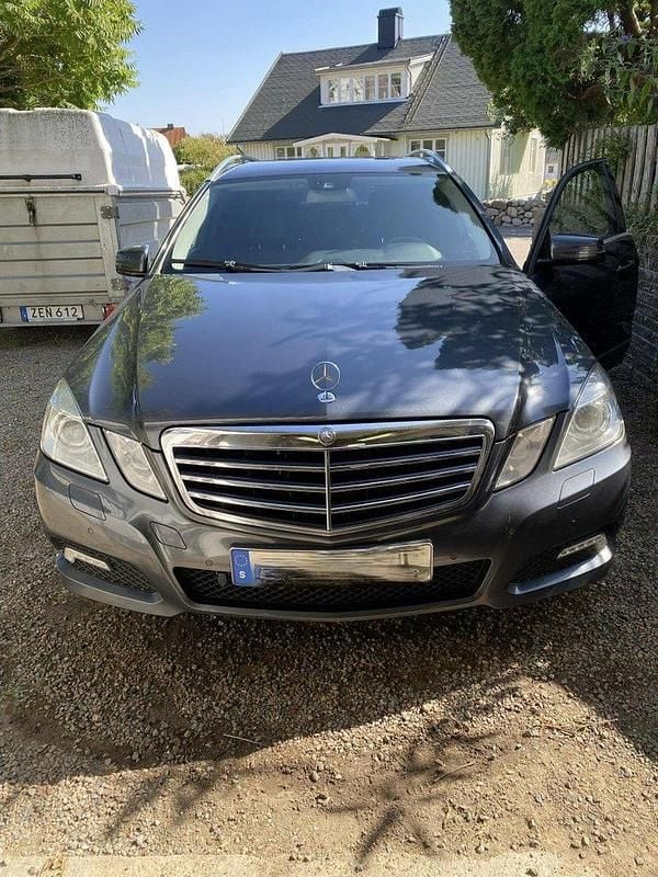 Grå Begagnad 2010 Mercedes E220 Avantgarde Kombi | 79 000 kr (Dyr) - Bild 1/4