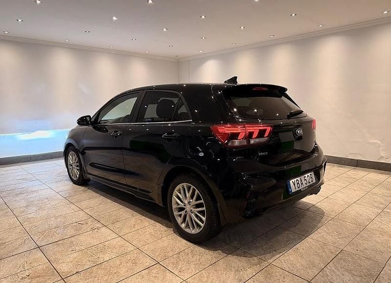 Begagnad Kia Rio GT-Line 120 HK (88 kW) 2020 Svart Halvkombi
