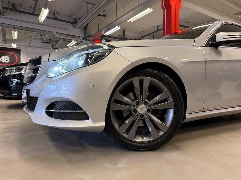 Begagnad Mercedes E220 Avantgarde 170 HK (125 kW) 2013 Silver Sedan