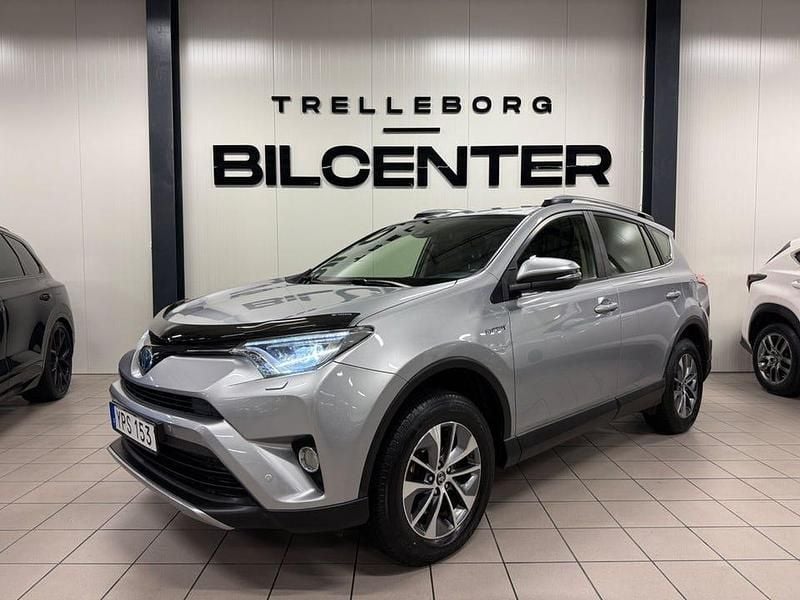 Silver Begagnad 2016 Toyota RAV4 Hybrid Active SUV | 209 900 kr (Bra pris) - Bild 1/4