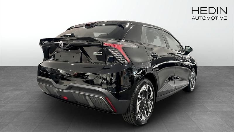 Begagnad MG MG4 EV 150 kW (204 HK) 2024 Svart Halvkombi