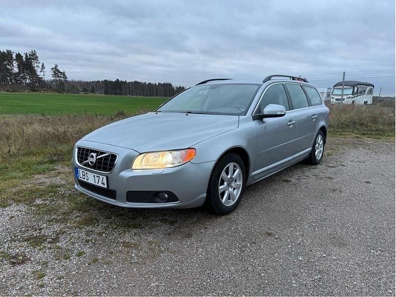 Silver Begagnad 2011 Volvo V70 Momentum Kombi | 55 000 kr (Bra pris) - Bild 1/4