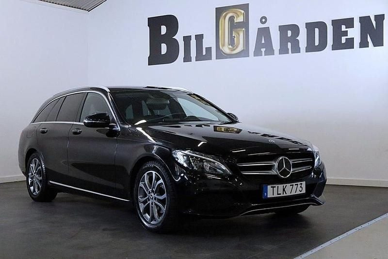 Svart Begagnad 2018 Mercedes C180 Avantgarde Kombi | 209 900 kr (Bra pris) - Bild 1/4