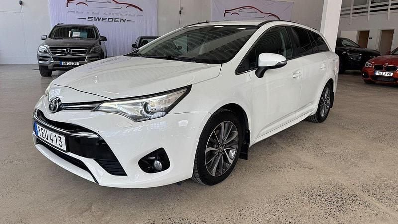 Vit Begagnad 2016 Toyota Avensis Multidrive S Kombi | 164 900 kr (Marknadspris) - Bild 1/4