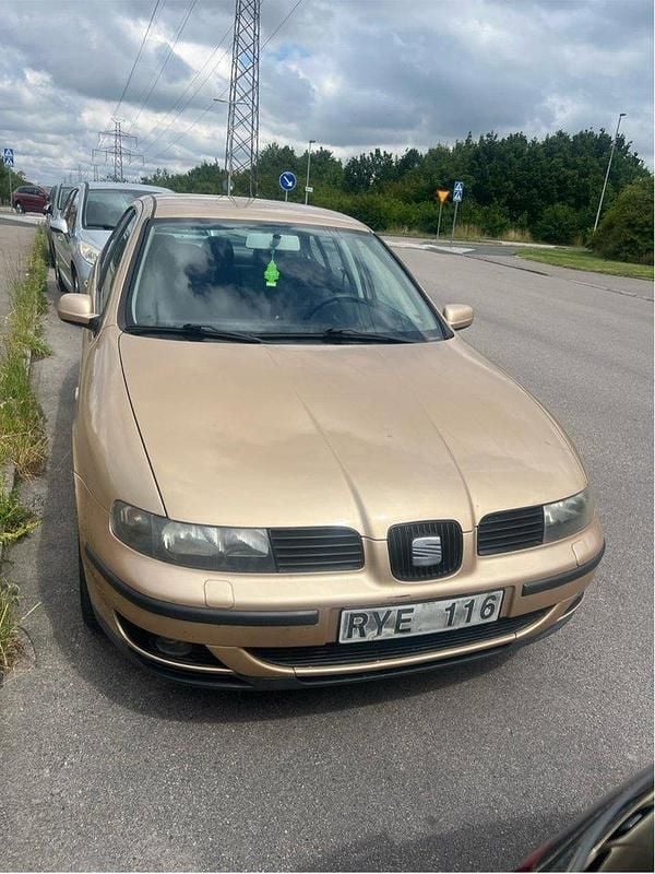 Gul Begagnad 2001 Seat Toledo Sedan | 18 900 kr - Bild 1/4