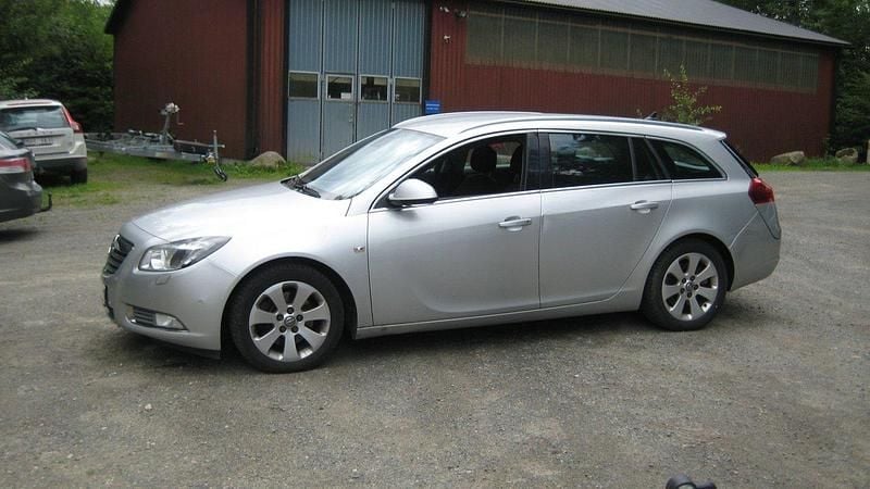 Grå Begagnad 2012 Opel Insignia Edition Kombi | 58 900 kr (Marknadspris) - Bild 1/3