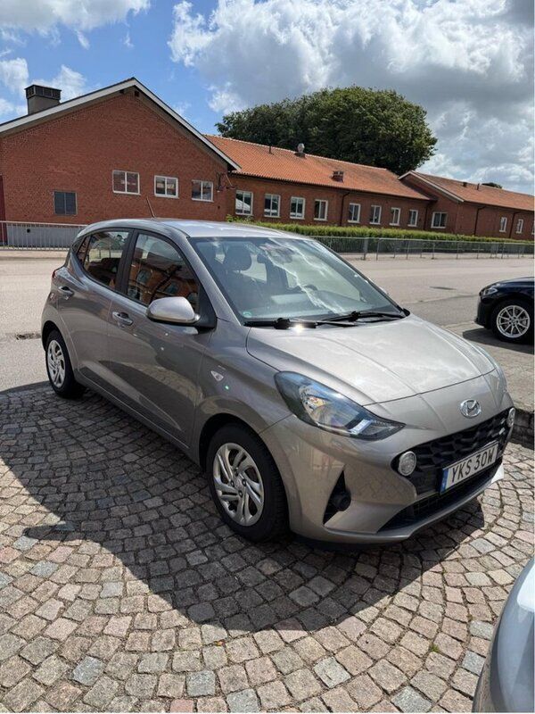 Grå Begagnad 2020 Hyundai i10 Essential Halvkombi | 109 000 kr (Bra pris) - Bild 1/4