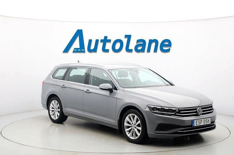 Grå Begagnad 2022 VW Passat Edition Kombi | 239 900 kr (Marknadspris) - Bild 1/3