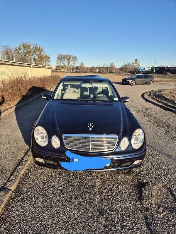 Begagnad 2004 Mercedes E200 Sedan | 74 990 kr (Marknadspris) - Bild 1/4