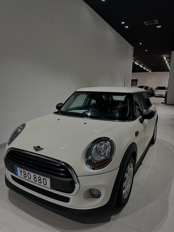 Vit Begagnad 2016 Mini ONE Pepper Halvkombi | 95 000 kr (Marknadspris) - Bild 1/4