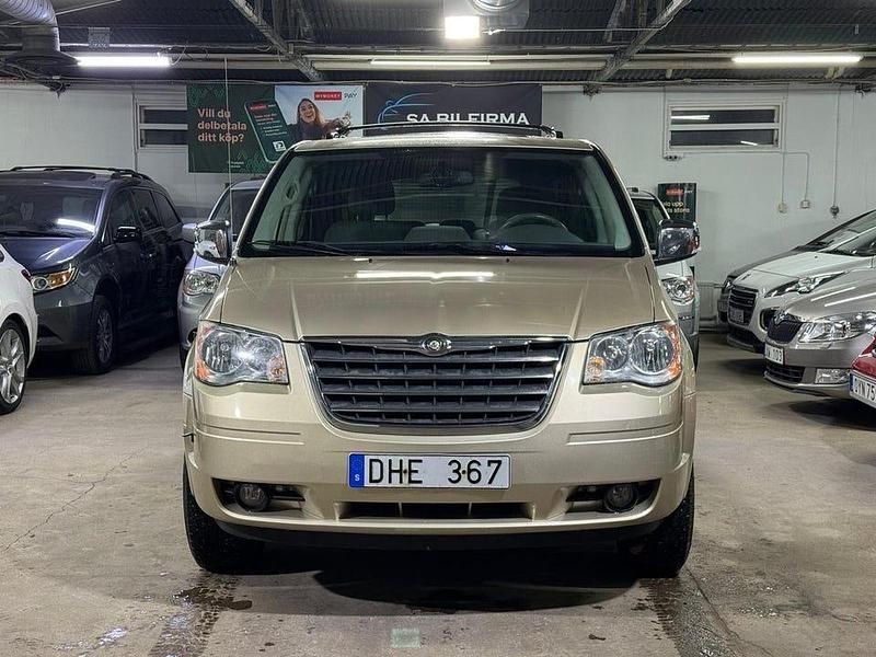 Gul Begagnad 2010 Chrysler Town & Country Van | 99 900 kr - Bild 1/4