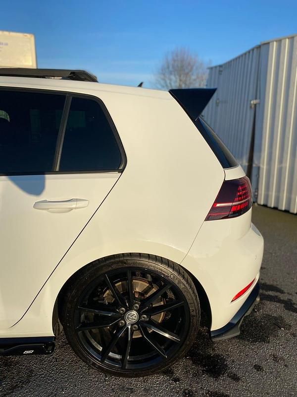 Begagnad VW Golf VII R 310 HK (228 kW) 2018